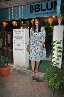 Huma Qureshi feet photo thumbnail