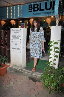 Huma Qureshi feet photo thumbnail