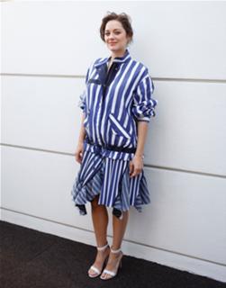 Marion Cotillard feet photo thumbnail