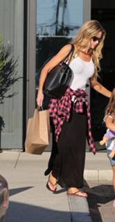 Denise Richards feet photo thumbnail