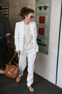 Anna Friel feet photo thumbnail