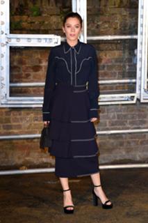 Anna Friel feet photo thumbnail