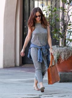 Minka Kelly feet photo thumbnail