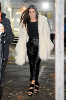 Sandra Bullock feet photo thumbnail