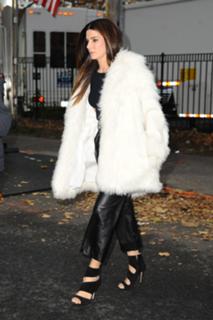 Sandra Bullock feet photo thumbnail
