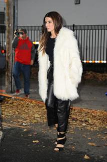 Sandra Bullock feet photo thumbnail