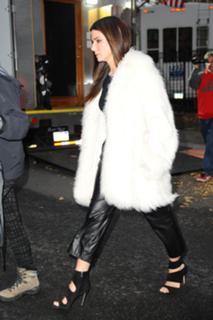 Sandra Bullock feet photo thumbnail