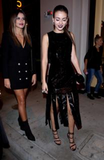 Victoria Justice feet photo thumbnail