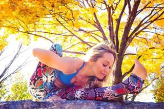 Kino MacGregor feet photo thumbnail