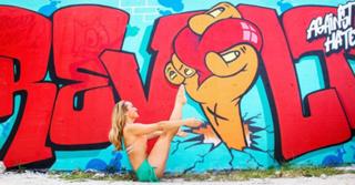 Kino MacGregor feet photo thumbnail
