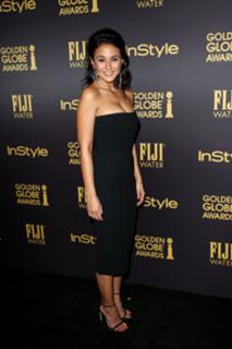 Emmanuelle Chriqui feet photo thumbnail
