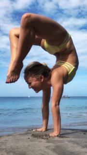 Kino MacGregor feet photo thumbnail