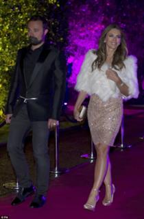 Elizabeth Hurley feet photo thumbnail