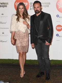 Elizabeth Hurley feet photo thumbnail