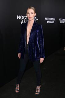 January Jones feet photo thumbnail