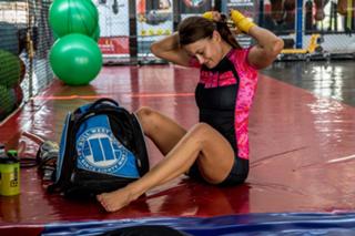 Karolina Kowalkiewicz feet photo thumbnail