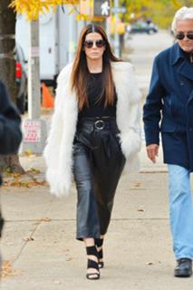 Sandra Bullock feet photo thumbnail