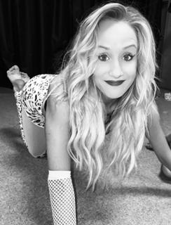 Nastia Liukin feet photo thumbnail