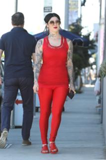 Katherine von Drachenberg feet photo thumbnail