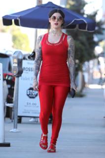 Katherine von Drachenberg feet photo thumbnail