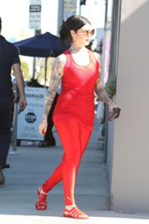 Katherine von Drachenberg feet photo thumbnail