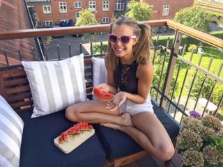 Josephine Skriver feet photo thumbnail