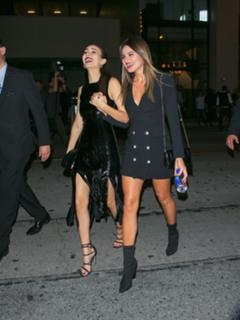 Victoria Justice feet photo thumbnail