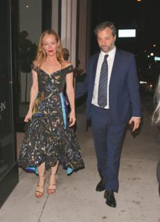 Leslie Mann feet photo thumbnail