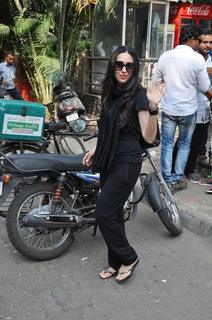 Karisma Kapoor feet photo thumbnail