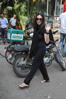 Karisma Kapoor feet photo thumbnail