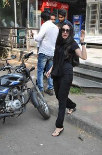 Karisma Kapoor feet photo thumbnail
