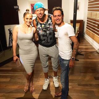 Jennifer Lopez feet photo thumbnail