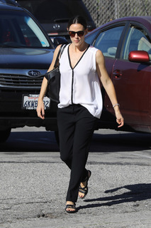 Jennifer Garner feet photo thumbnail