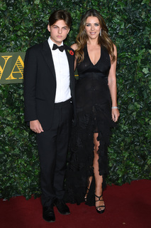 Elizabeth Hurley feet photo thumbnail