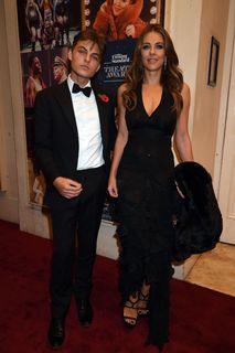 Elizabeth Hurley feet photo thumbnail