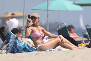 Elsa Pataky feet photo thumbnail