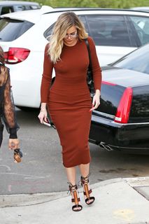 Khloé Kardashian feet photo thumbnail