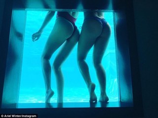 Ariel Winter feet photo thumbnail