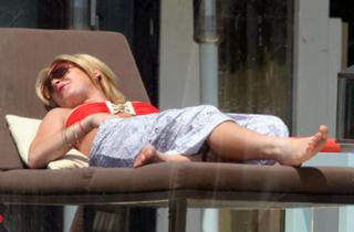 Lindsay Lohan feet photo thumbnail