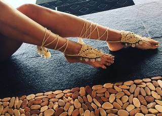 Malaika Arora feet photo thumbnail