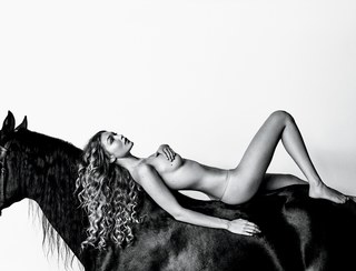 Gigi Hadid feet photo thumbnail