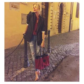 Alessia Marcuzzi feet photo thumbnail