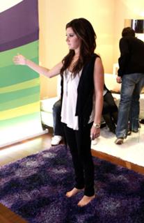 Ashley Tisdale feet photo thumbnail