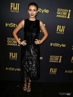 Victoria Justice feet photo thumbnail