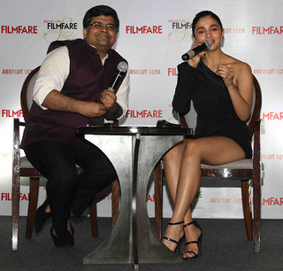 Alia Bhatt feet photo thumbnail