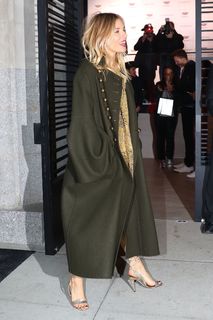 Sienna Miller feet photo thumbnail