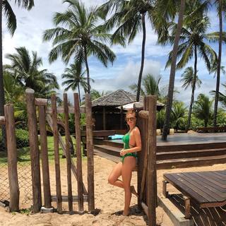 Marina Ruy Barbosa feet photo thumbnail