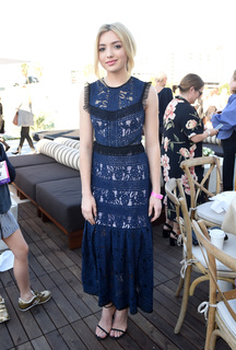 Peyton List feet photo thumbnail