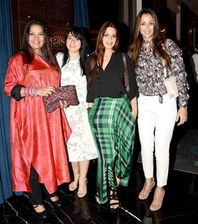 Sonali Bendre feet photo thumbnail