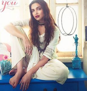 Deepika Padukone feet photo thumbnail